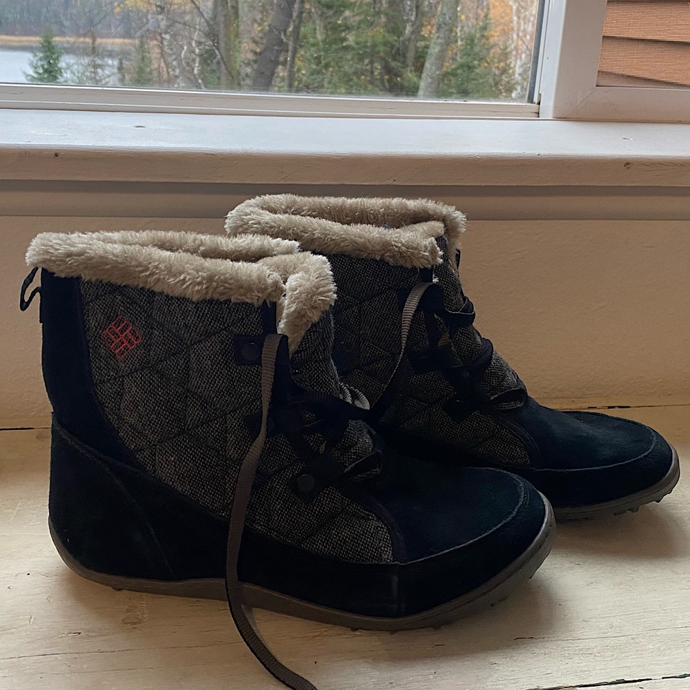 Columbia snow boots, worn once!